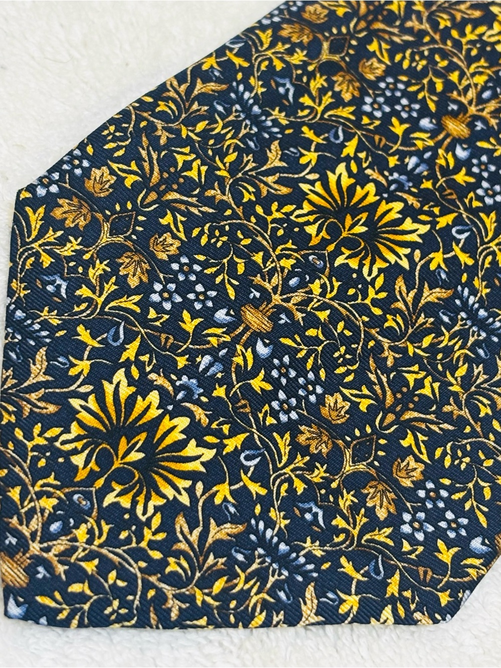 Brand New Artsy Vintage Tie By The Metropolitan Museum Of Art